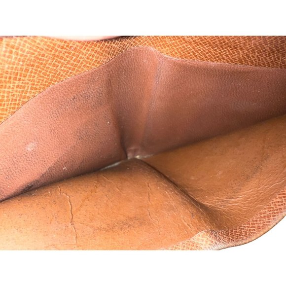 LOUIS VUITTON: Brown, "LV" Logo, Medium Folding Wallet #L1160 - Picture 9 of 11